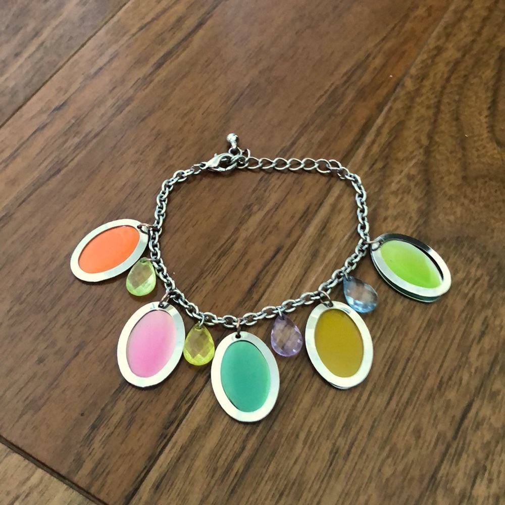 Dangling jewels bracelet